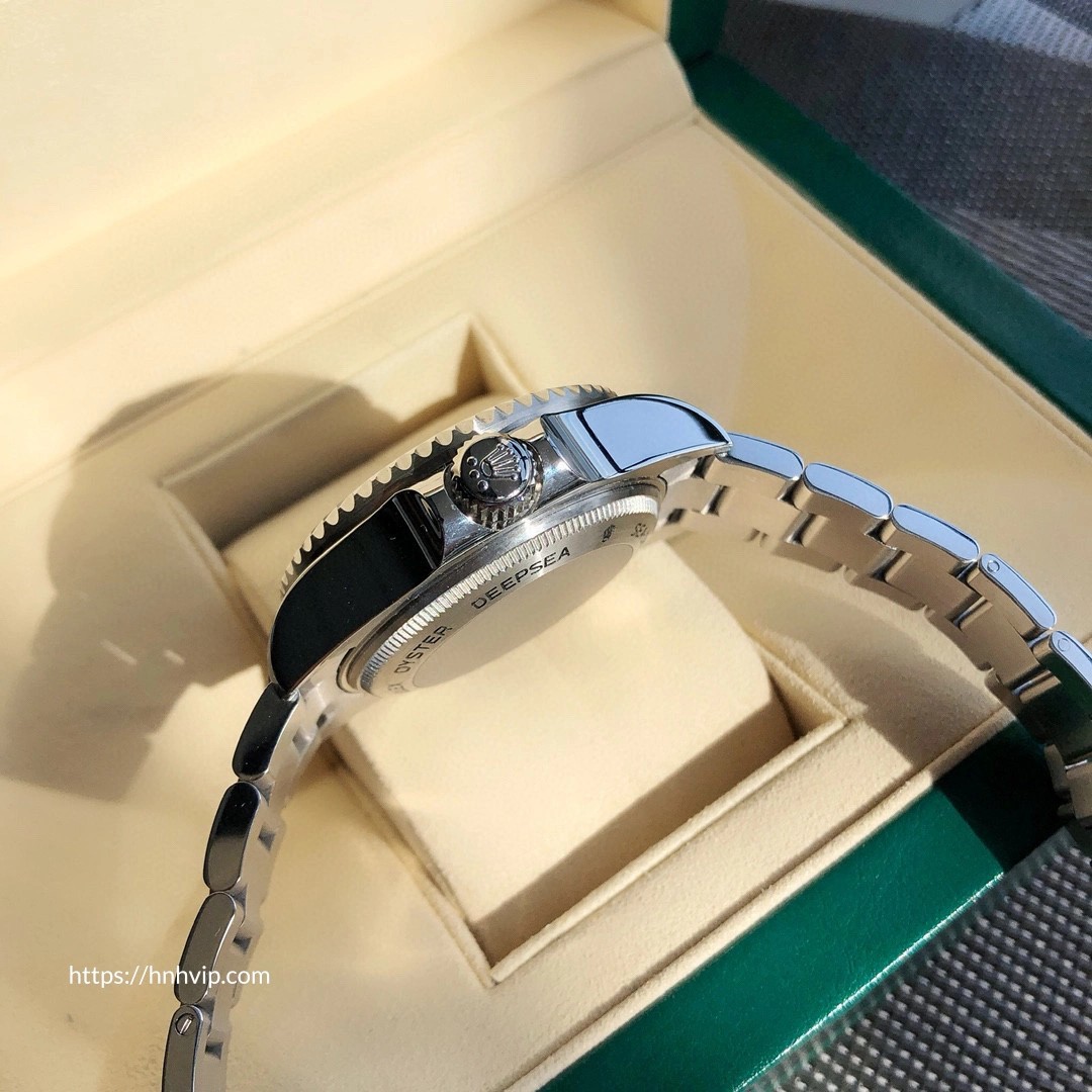 롤렉스 오이스터 퍼페추얼 딥씨 m126660-0001