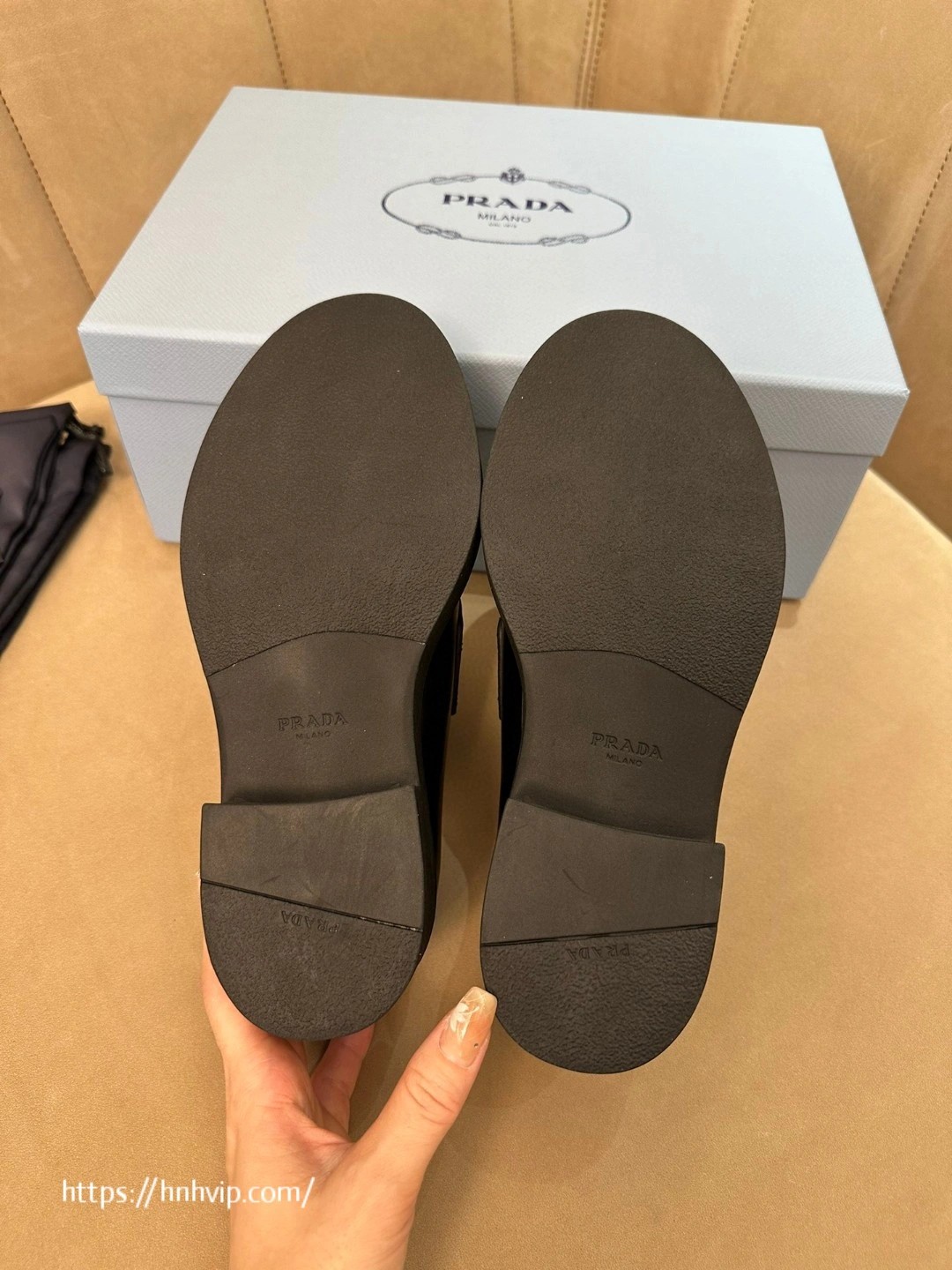 PRADA 초콜릿 브러시드 가죽 로퍼