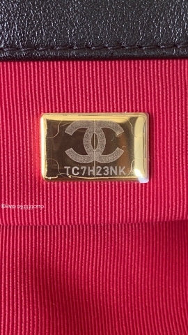 샤넬 19 토트백(M)