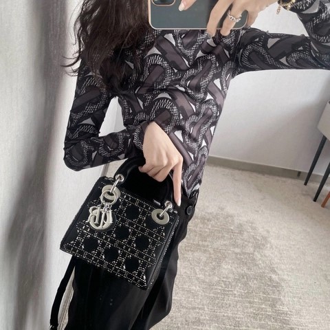 디올 미니 레이디 디올 백 블랙 스트라스 까나쥬 새틴 M0500PRTC