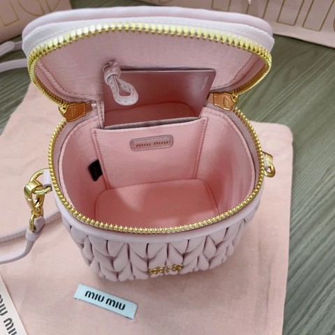 Miu Miu 마테라세 나파 가죽 마이크로 백 5NR018_2FPP_F0E18 Alabaster Pink M1