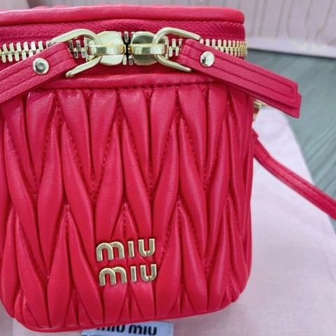 Miu Miu 마테라세 나파 가죽 마이크로 백 5NR018_2FPP_F0011 레드 M1
