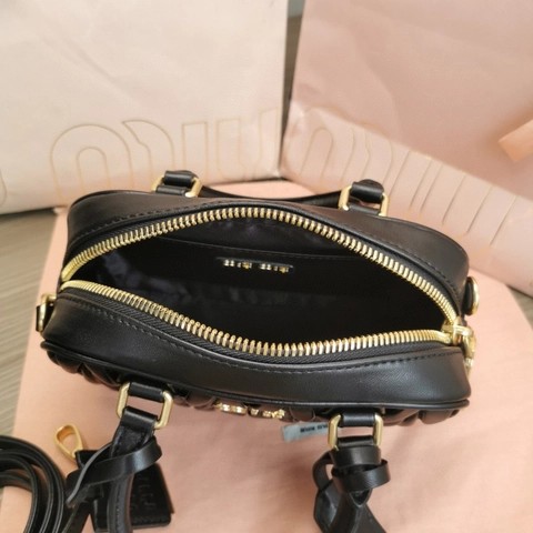 Miu Miu Arcadie 마틀라세 나파 가죽 백 5BB123 블랙 M1