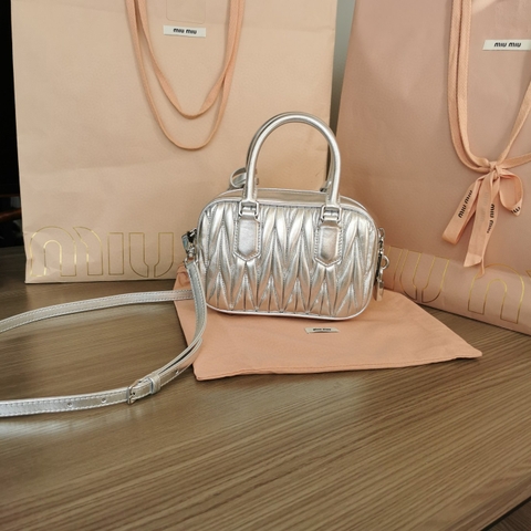 Miu Miu Arcadie 마틀라세 나파 가죽 백 5BB123 실버 M1