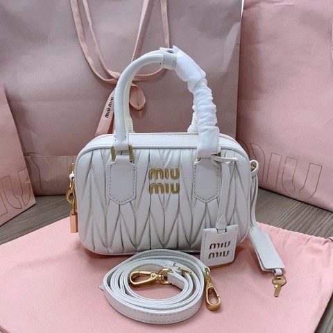 Miu Miu Arcadie 마틀라세 나파 가죽 백 5BB123 화이트 M1