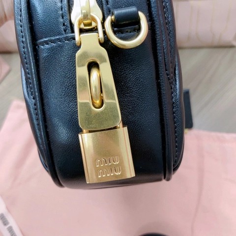 Miu Miu Arcadie 마틀라세 나파 가죽 백 5BB123 블랙 M1