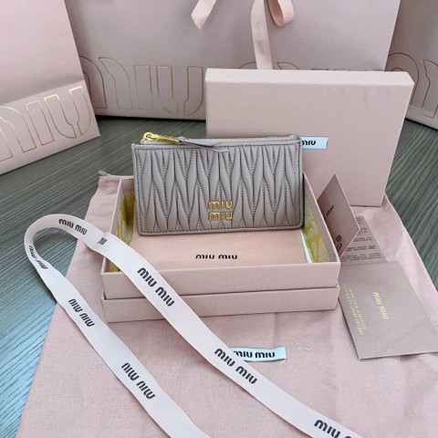 Miu Miu 마테라세 나파 가죽 엔벨로프 지갑 5MB006_2FPP_F0770 Cameo M1
