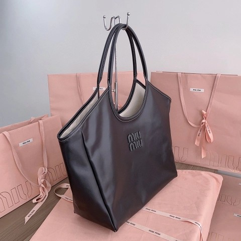 미우미우 아이비 가죽 토트백 5BG276 블랙 M1
