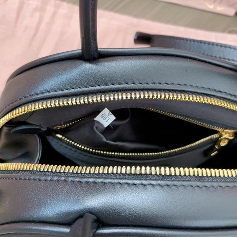 Miu Miu 5BB157 Schwarz Henkeltasche Aus Leder 블랙 M1