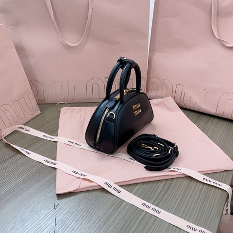 Miu Miu 5BP085 Schwarz Henkeltasche Aus Leder 블랙 M1