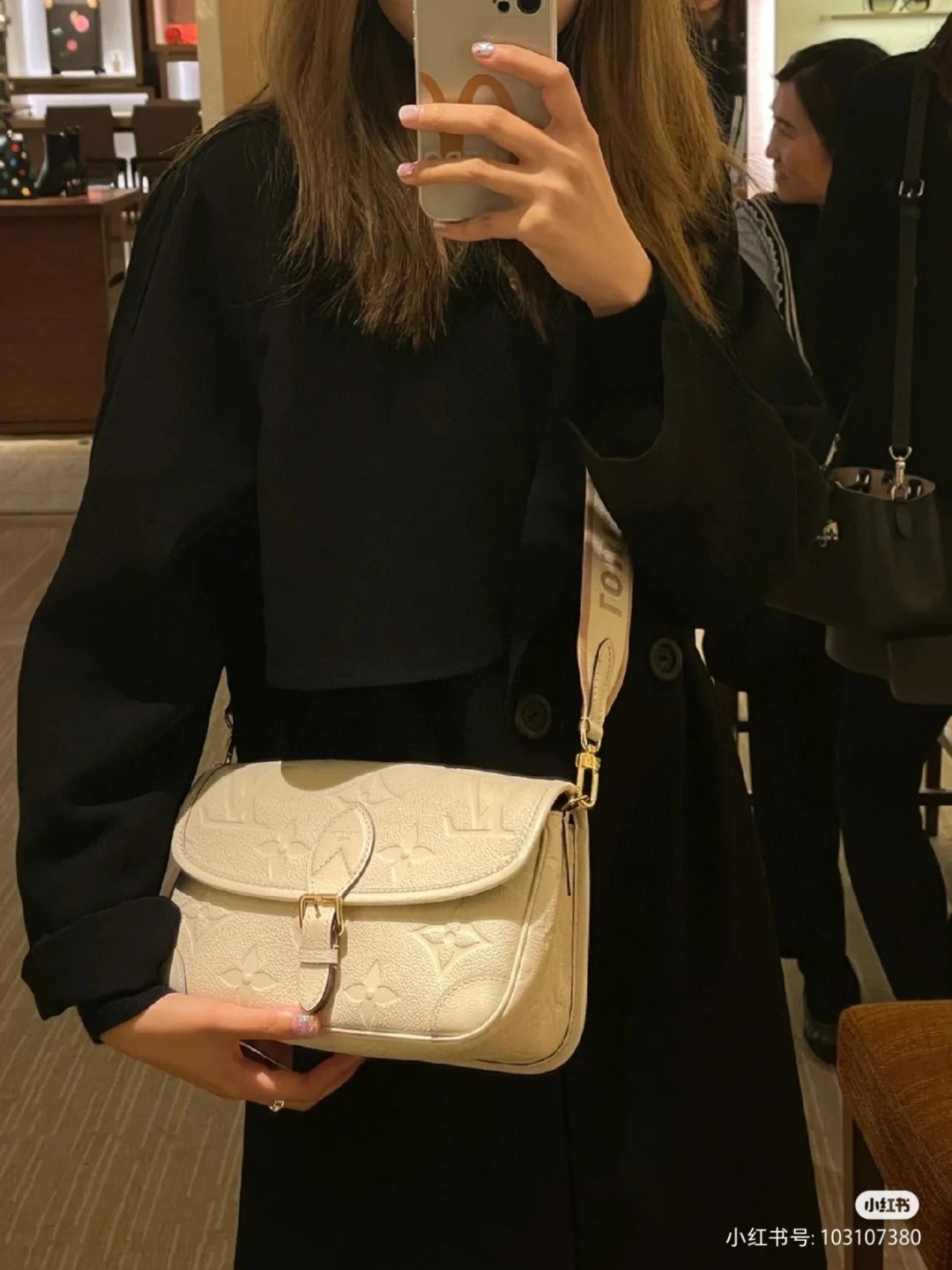 루이비통 M46388 다이앤 크림 LV1