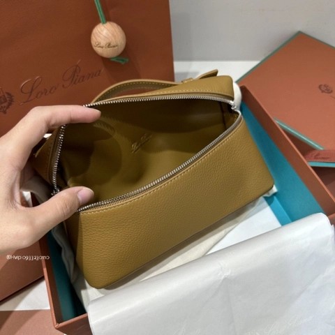 로로 피아나 엑스트라 포켓 L19 그레인드 카프스킨 FAN4045