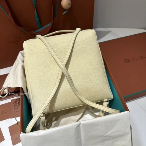 로로 피아나 엑스트라 포켓 백팩 L23.5 그레인드 카프스킨 FAN4041