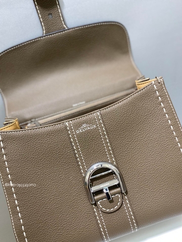Delvaux Brillant MM Surpiqué 그레인 송아지 가죽 그리 에투프
