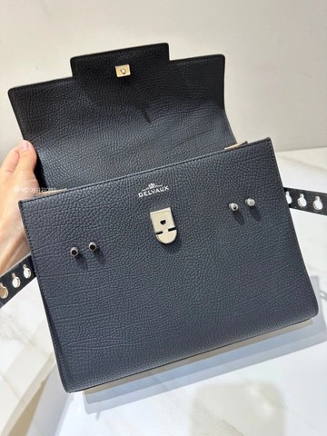 크리스피 카프 소재의 Delvaux Tempête MM AA0611AMF 블랙 PHW