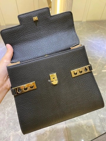 크리스피 카프 소재의 Delvaux Tempête PM AA0611AMF 블랙 GHW