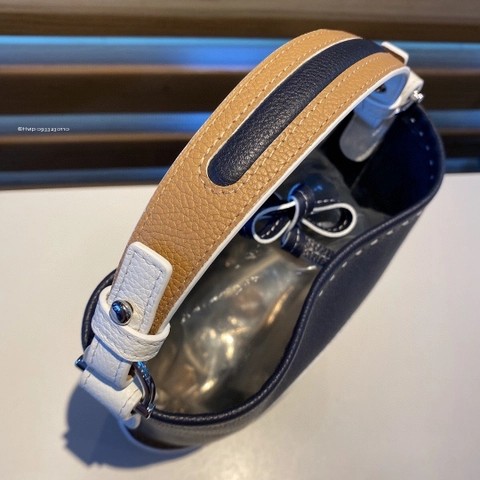 Delvaux 배터리 미니 버킷 Surpiquéen Taurillon Soft AA0607ATT0ADNDO