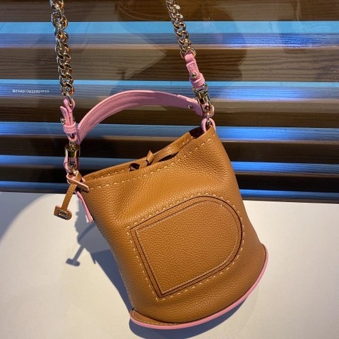 Delvaux 배터리 미니 버킷 Surpiquéen Taurillon Soft AA0607ATT0ADNDO