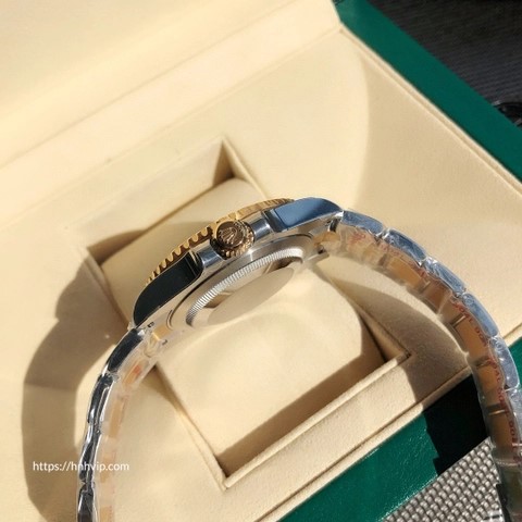 롤렉스 오이스터 퍼페추얼 서브마리너 데이트 126613LB