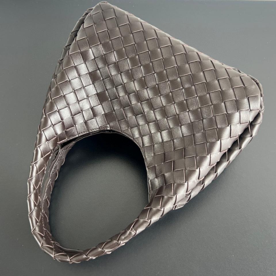 보테가 베네타 스몰 캄파나 폰단트 854248V4 28x16x15cm