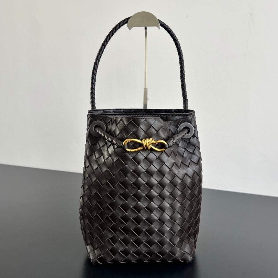 보테가 베네타 스몰 안디아모 버킷 퐁당 855759V 25x18.5x11cm