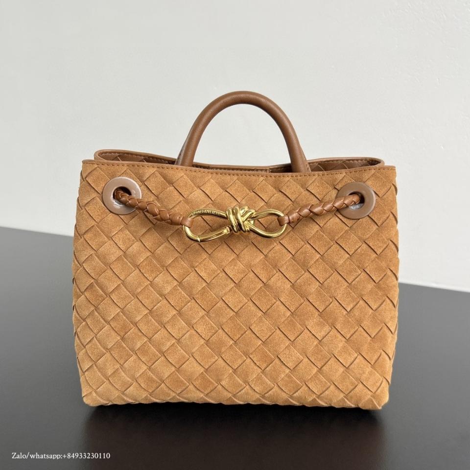 Bottega Veneta 스몰 안디아모 앰버 스웨이드 743568 25x22x10.5 cm