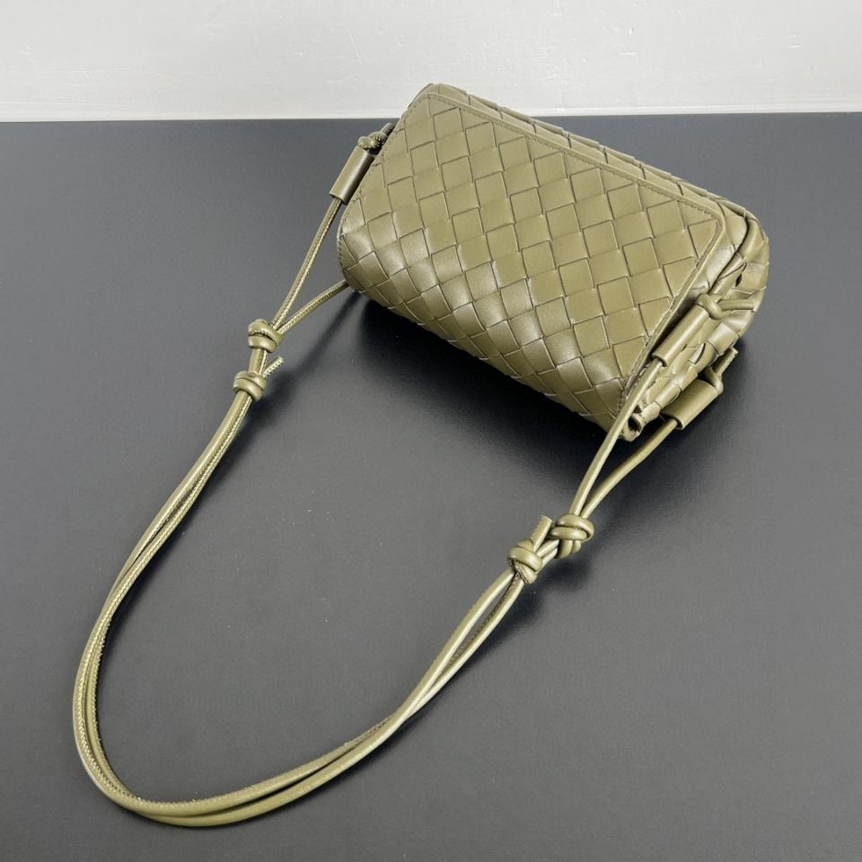 Bottega Veneta Notturno 올리브 843893 21x11x9cm