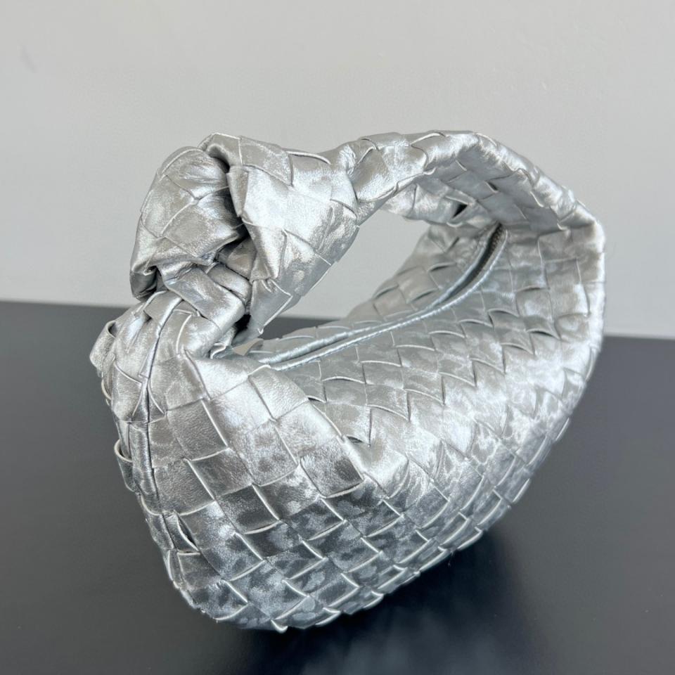 보테가 베네타 미니 조디 실버 651876V5XF08101 23x28x8cm