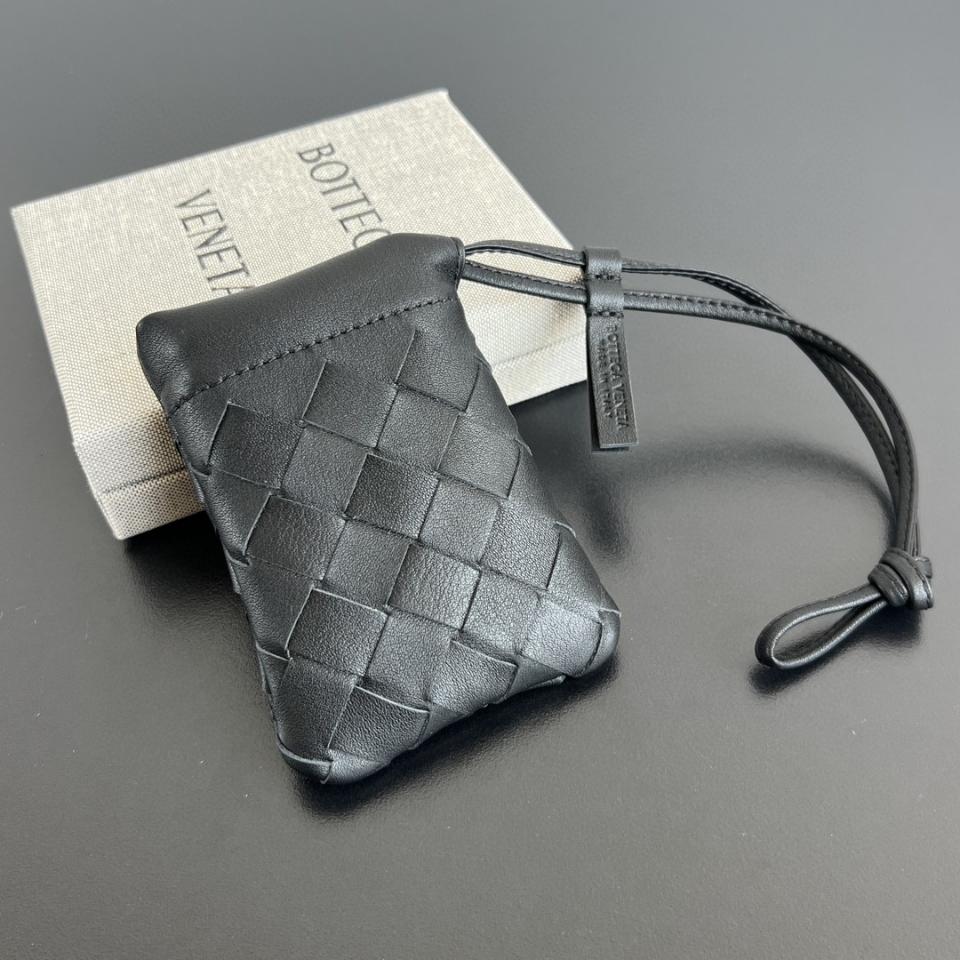 보테가 베네타 마이크로 더스트백 블랙 843903 11x8.5cm