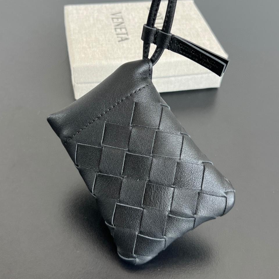 보테가 베네타 마이크로 더스트백 블랙 843903 11x8.5cm