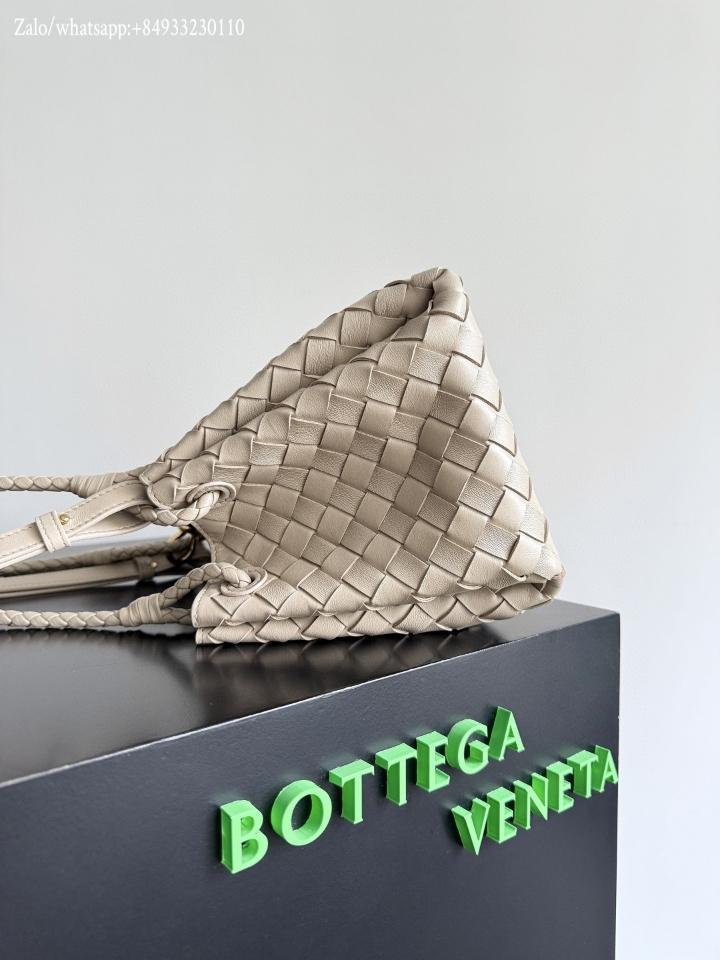 보테가 베네타 미디엄 파라슈트 에크루 835921 29.5x17.5x18.5cm