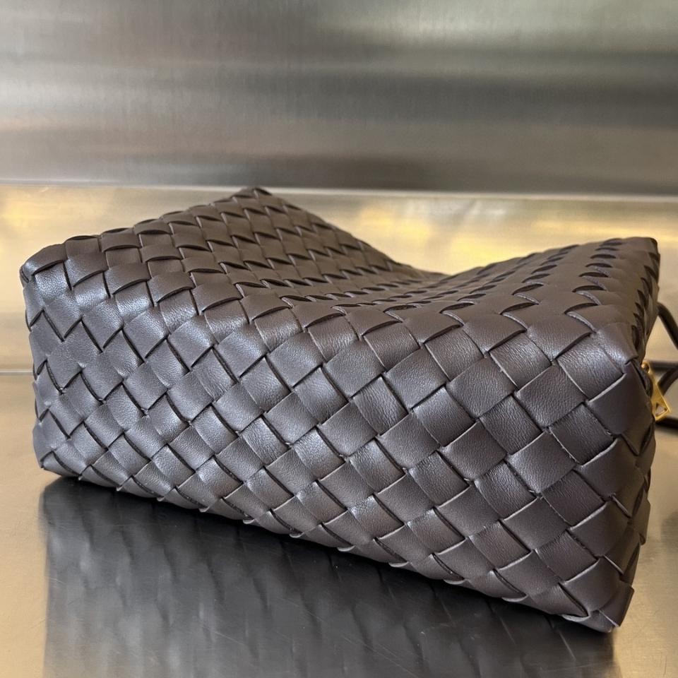 보테가 베네타 미디엄 루프 카메라 백 폰단트 680256 25x18x11cm