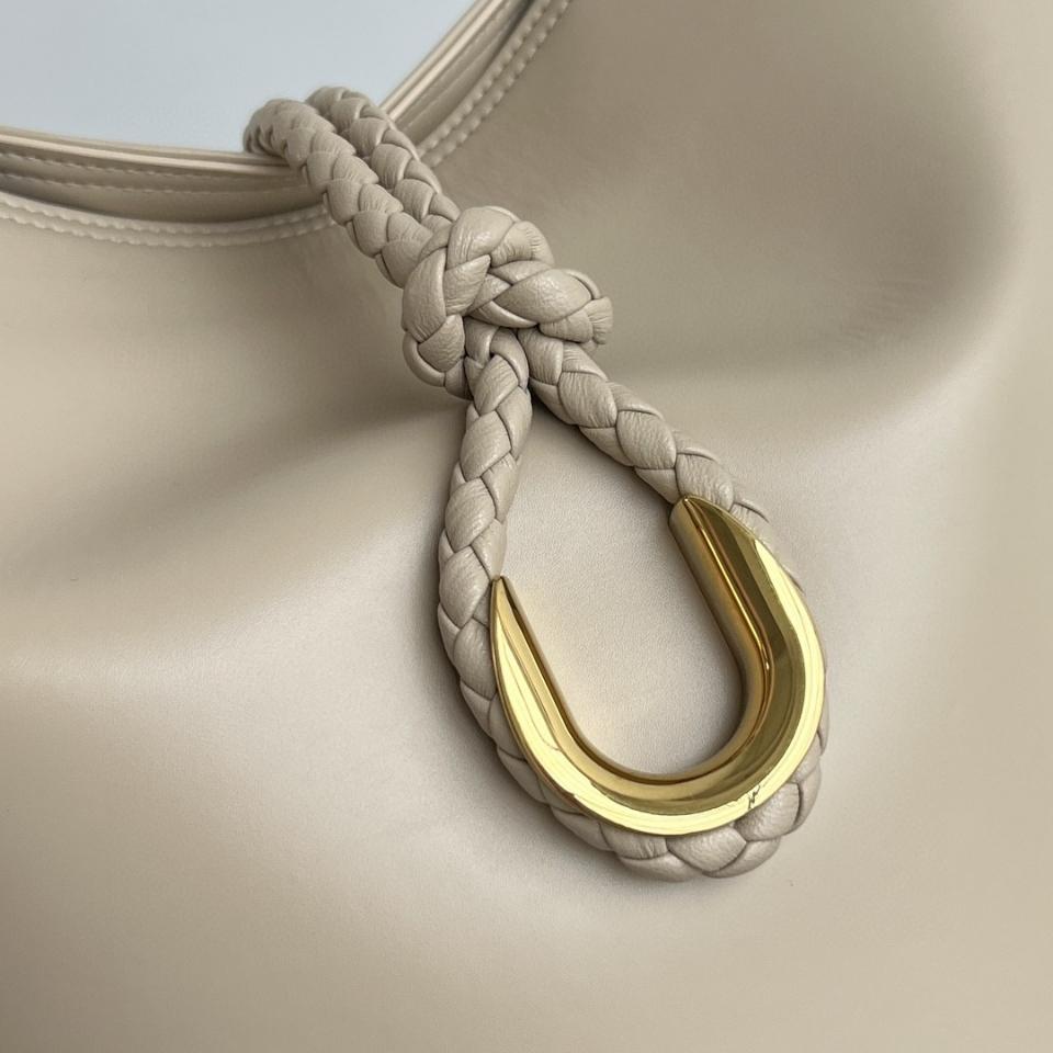 Bottega Veneta 미디엄 Liberta 그레이 806038 30x18x18cm