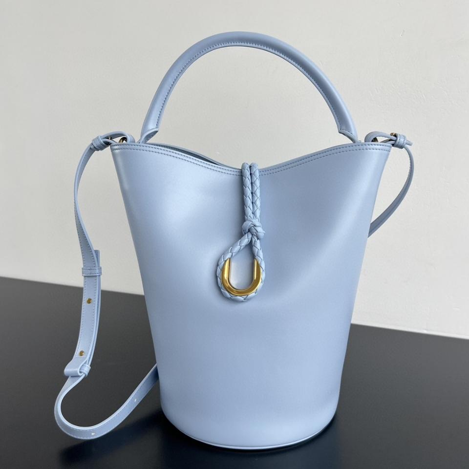 Bottega Veneta 미디엄 Liberta 블루 아이스 806038 30x18x18cm