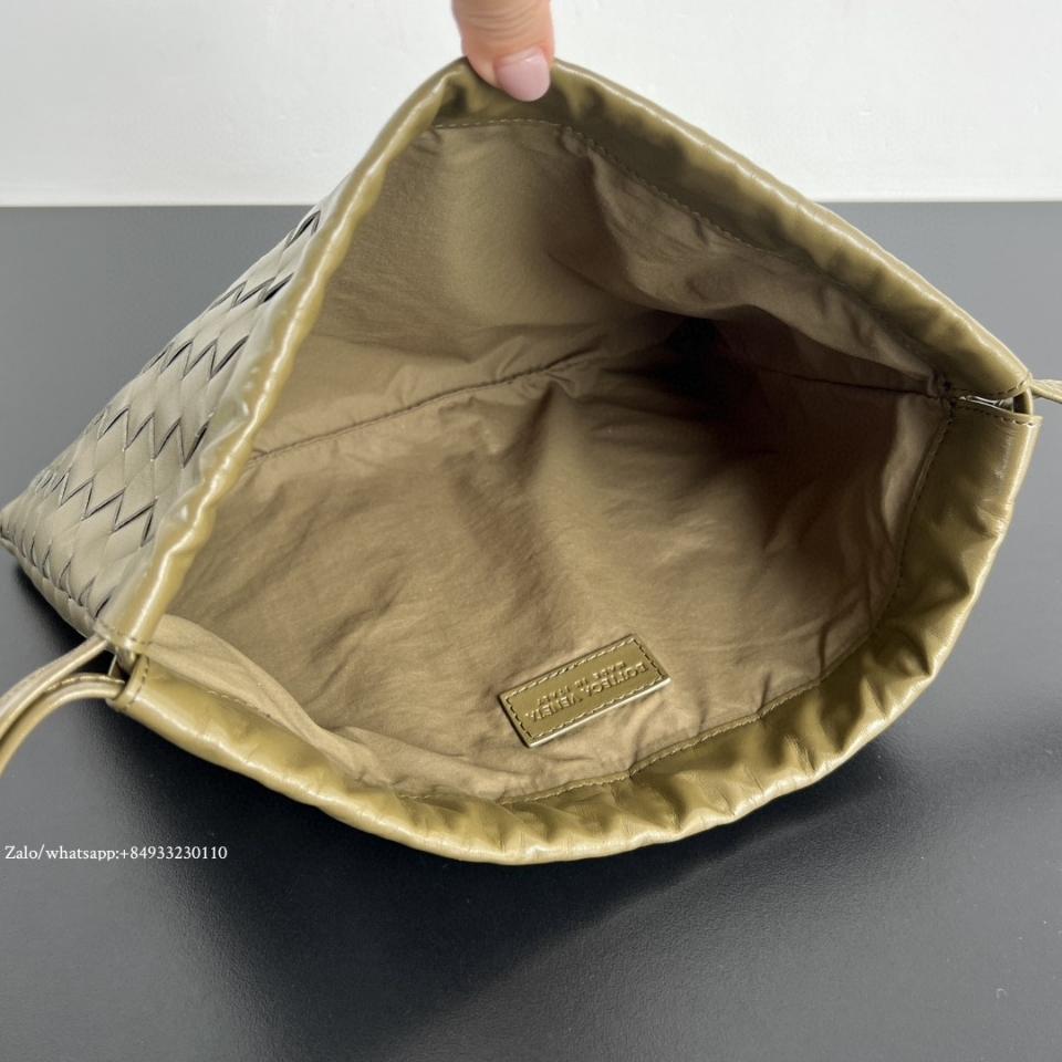 보테가 베네타 미디엄 더스트백 카키 그린 796728 32x23x1cm