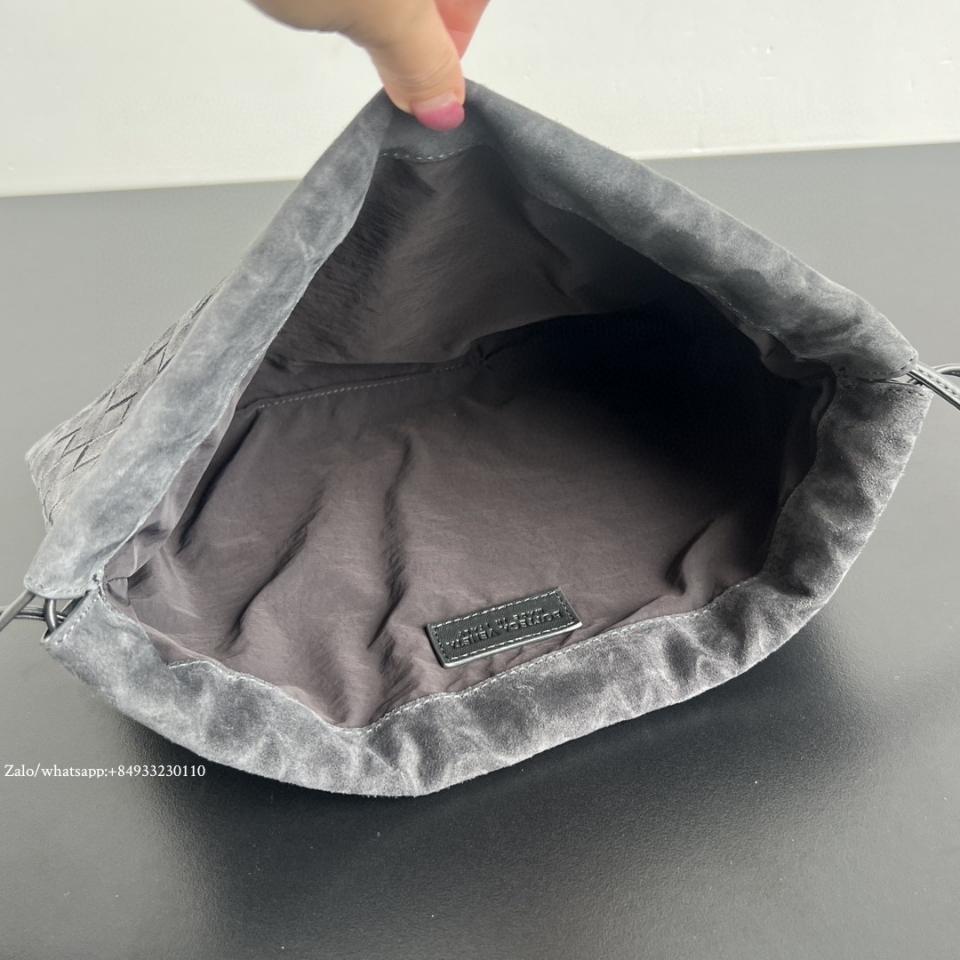 보테가 베네타 미디엄 더스트백 그래파이트 스웨이드 796728 32x23x1cm