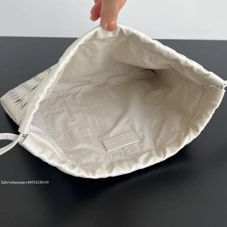 보테가 베네타 미디엄 더스트백, 초크 화이트, 796728, 32x23x1cm