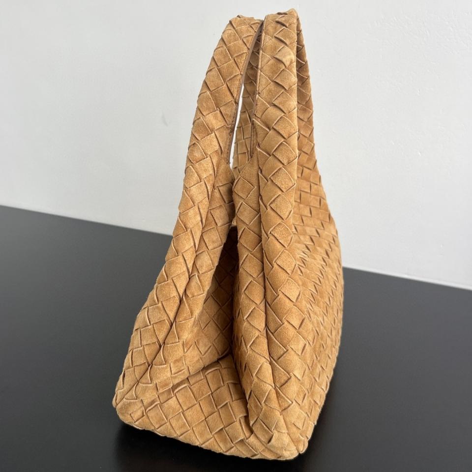 보테가 베네타 미디엄 캄파나 스웨이드 베이지 844249V4 33x20x16.5cm