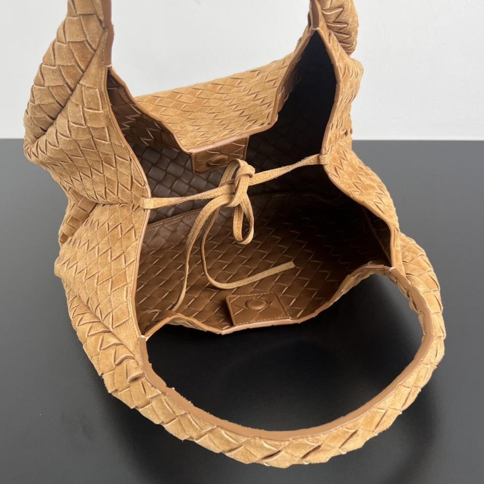 보테가 베네타 미디엄 캄파나 스웨이드 베이지 844249V4 33x20x16.5cm