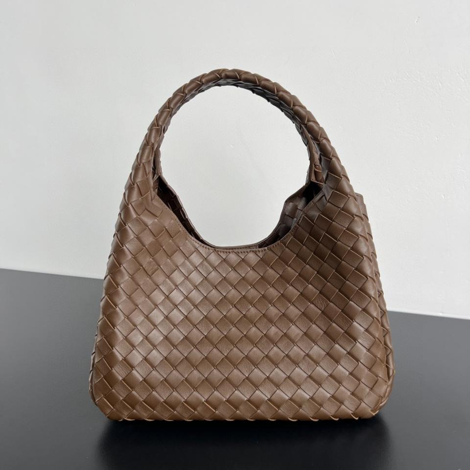 Bottega Veneta 미디엄 캄파나 솔방울 844249V4 33x20x16.5 cm