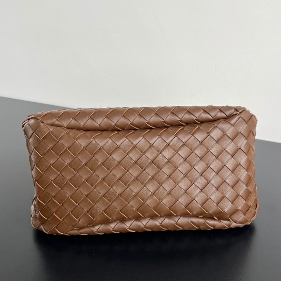 Bottega Veneta 미디엄 캄파나 솔방울 844249V4 33x20x16.5 cm