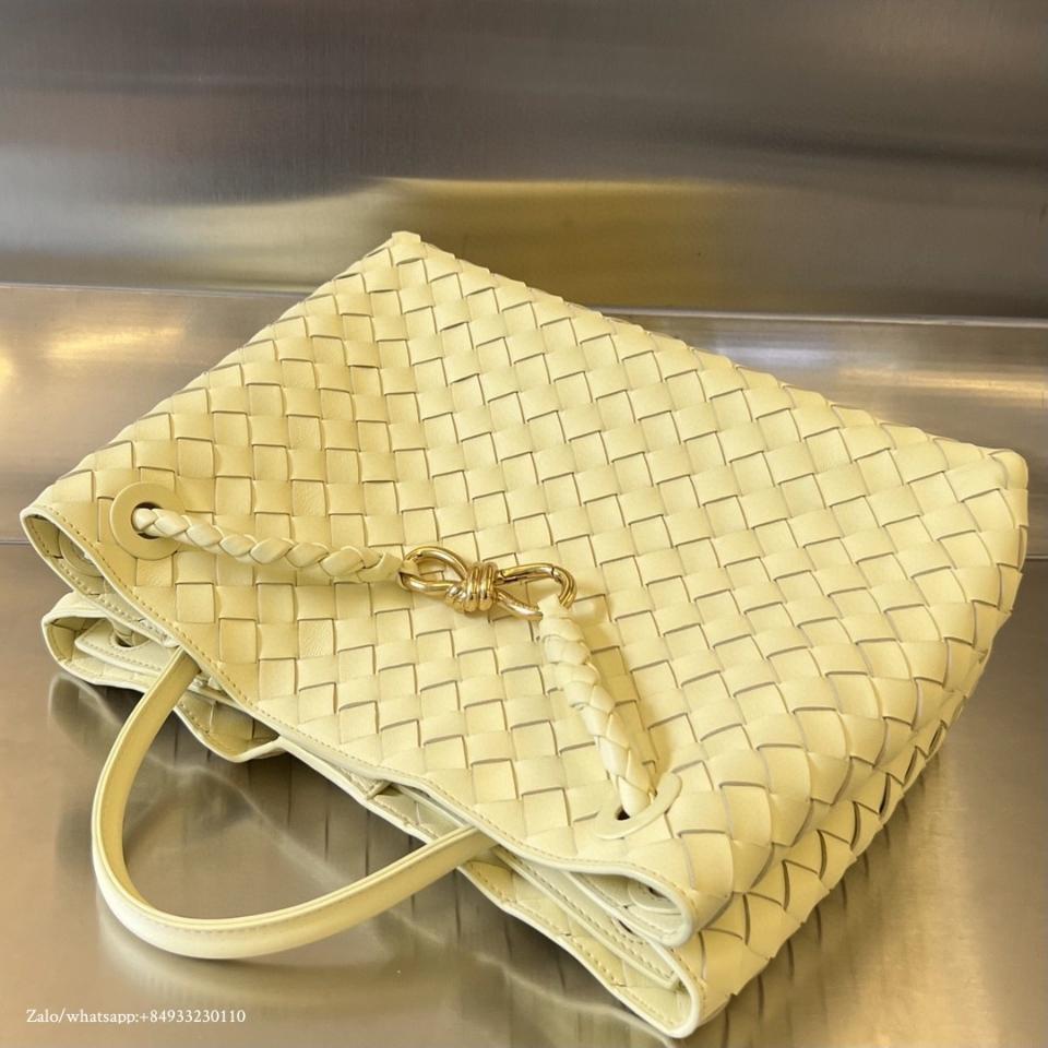 BOTTEGA VENETA 미디엄 안디아모 설퍼 743572 32x25x11cm
