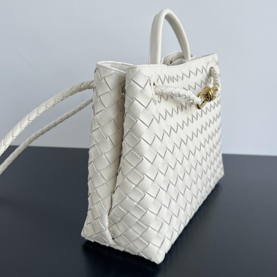 BOTTEGA VENETA 미디엄 안디아모 씨솔트 743572 32x25x11cm
