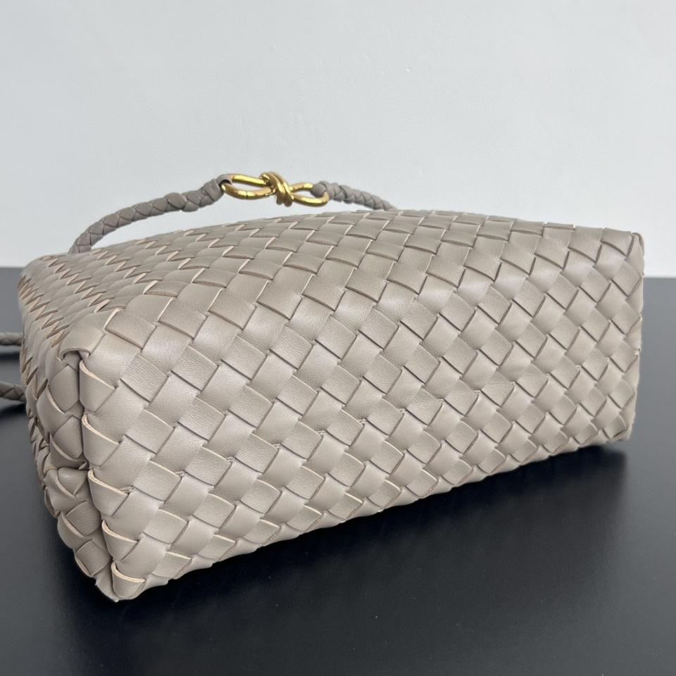 BOTTEGA VENETA 미디엄 안디아모 라임스톤 743572 32x25x11cm