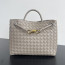 BOTTEGA VENETA 미디엄 안디아모 라임스톤 743572 32x25x11cm