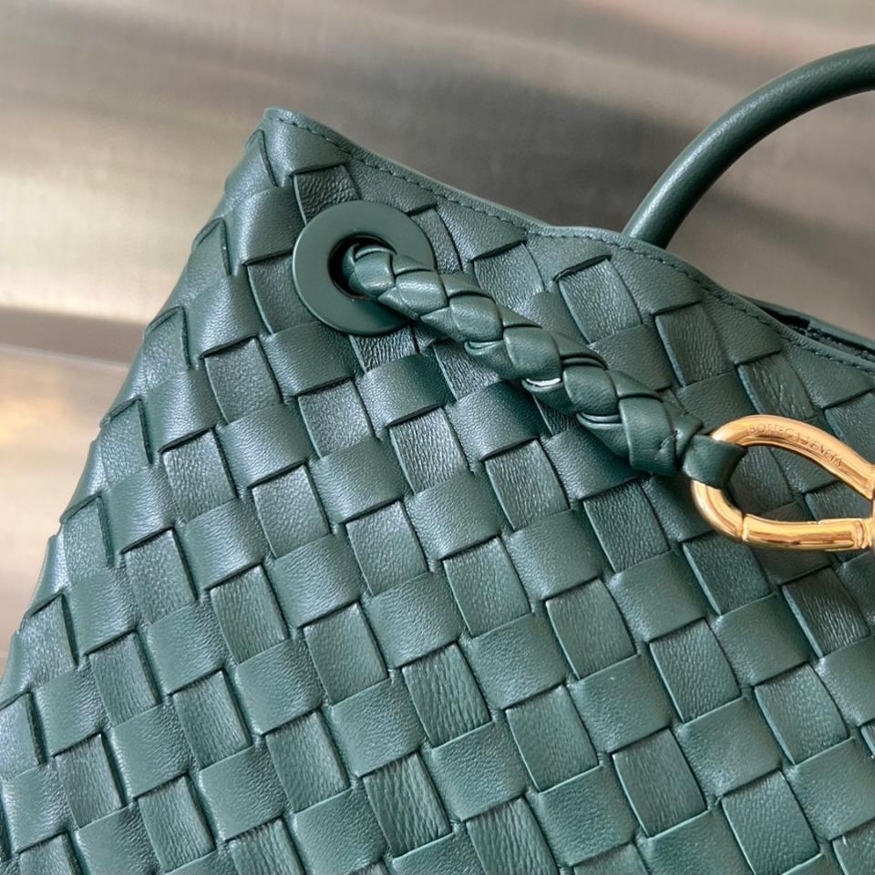 BOTTEGA VENETA 미디엄 안디아모 에메랄드그린 743572 32x25x11cm