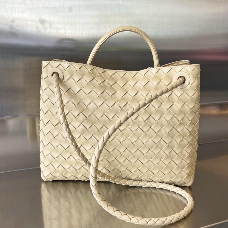 BOTTEGA VENETA 미디엄 안디아모 ecru 743572 32x25x11cm