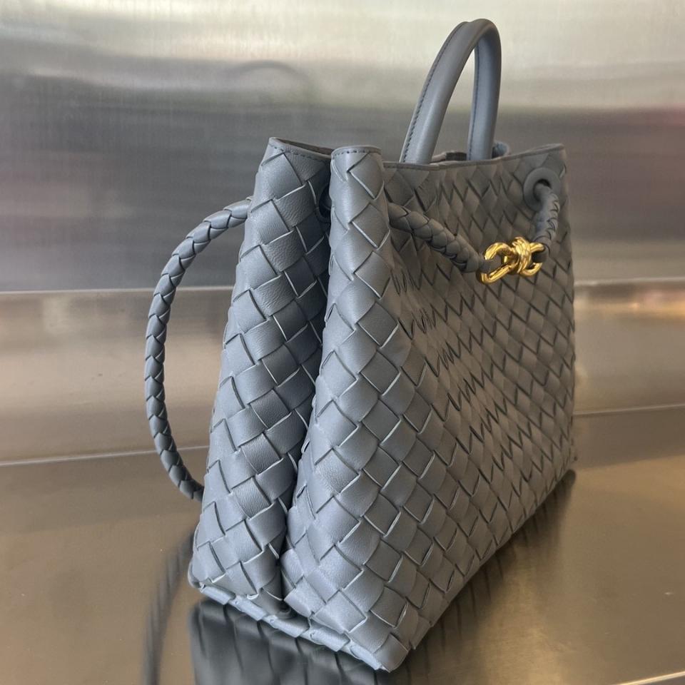BOTTEGA VENETA 미디엄 안디아모 다크그레이 743572 32x25x11cm