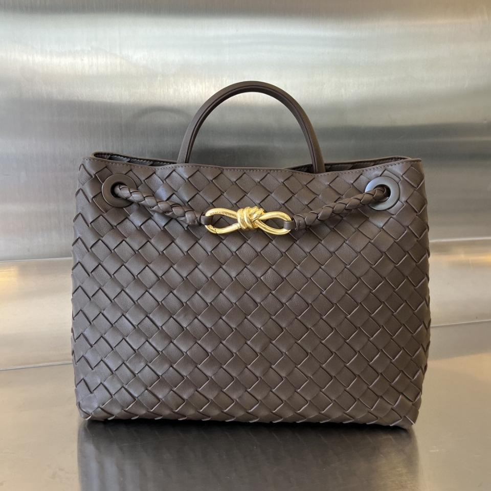 BOTTEGA VENETA 미디엄 안디아모 다크브라운 743572 32x25x11cm