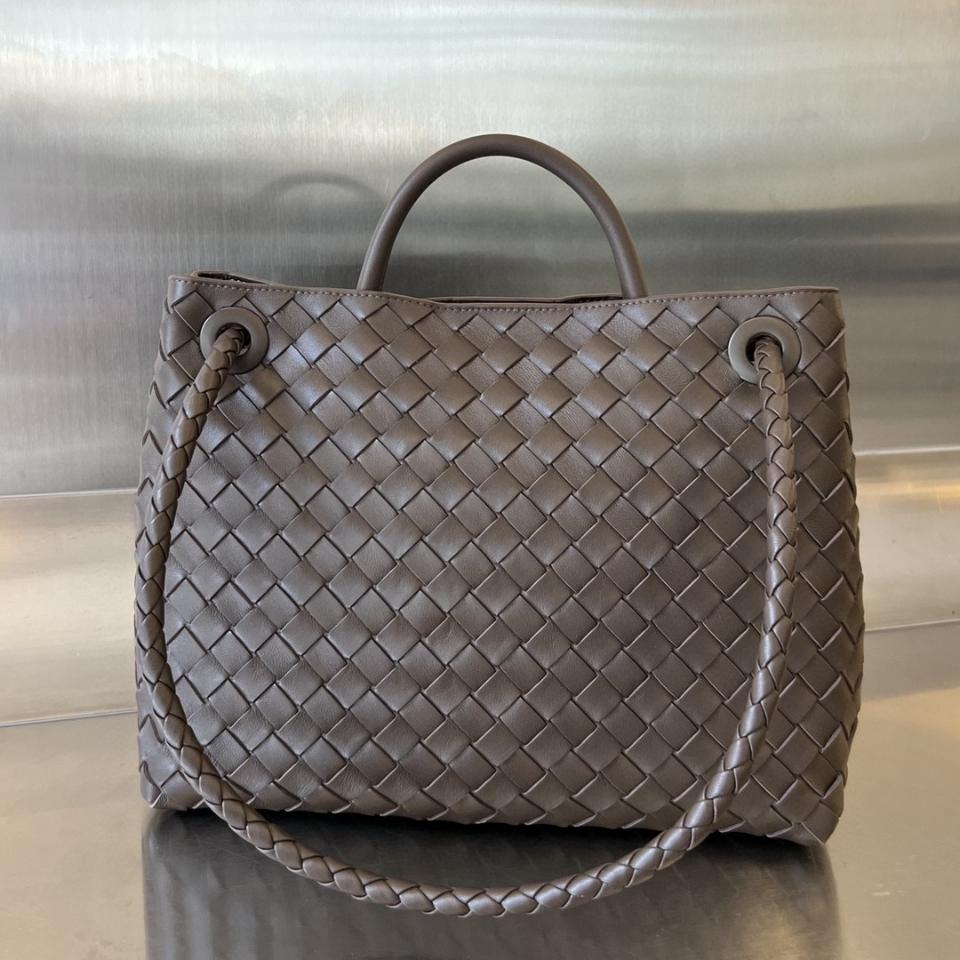 BOTTEGA VENETA 미디엄 안디아모 다크브라운 743572 32x25x11cm